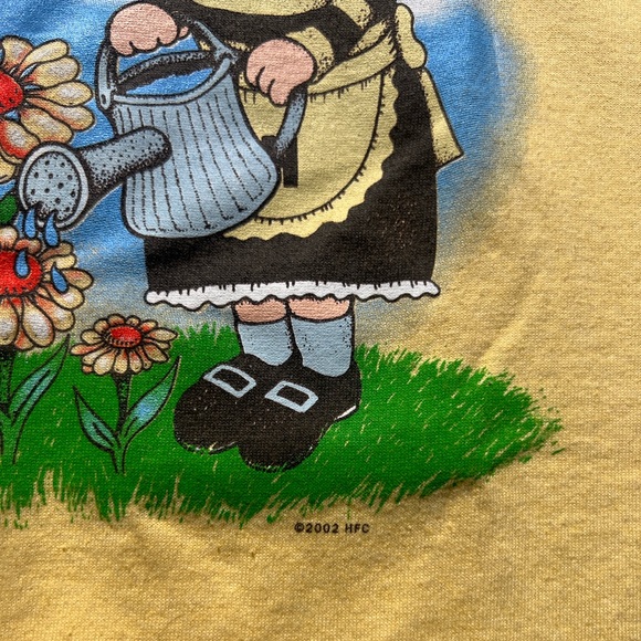 VTG 2002 Yellow Hersey’s Chocolate Bumble Bee Graphic Design TShirt - Picture 3 of 5